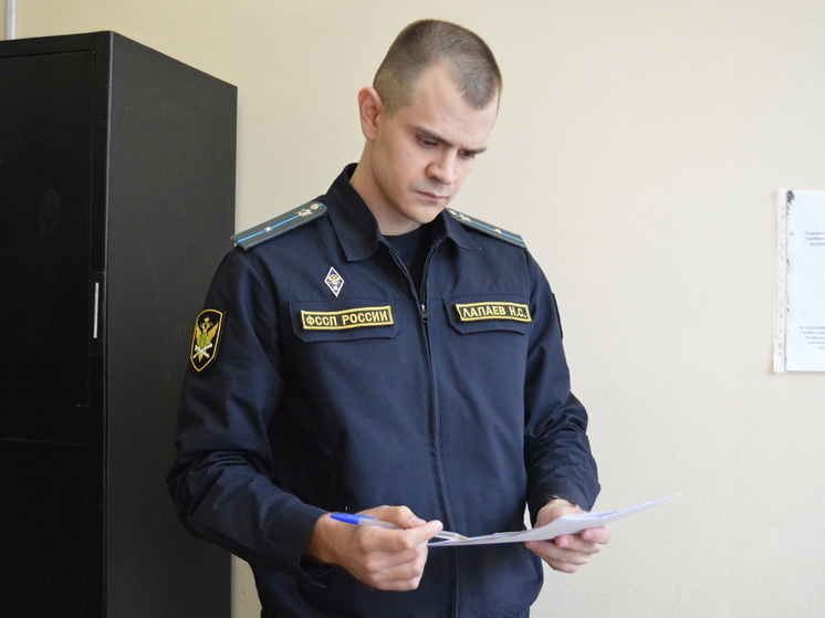 Самарские приставы обязали женщину проследить за успеваемостью дочери в школе