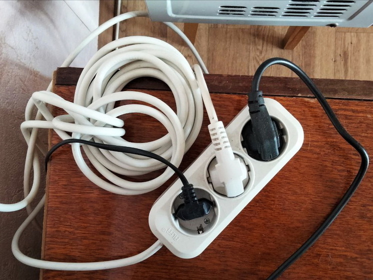 Как избежать пожара: 6 опасных сочетаний электроприборов в одной розетке