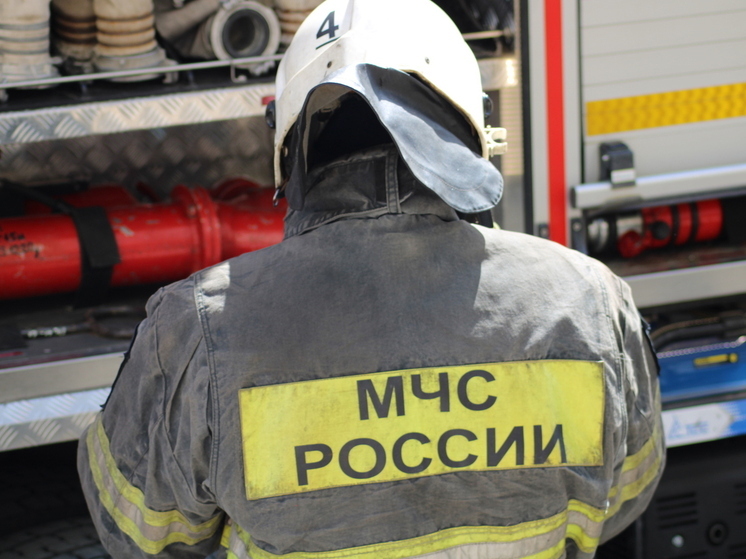 В Узловском районе 6 огнеборцев тушили пожар в неэксплуатируемом сооружении