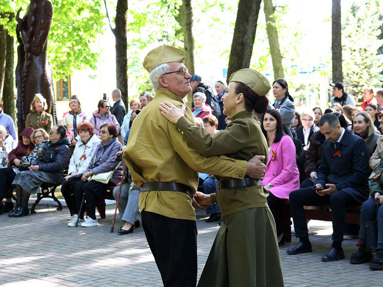 В брянском парке Толстого прошел «Танцующий май»