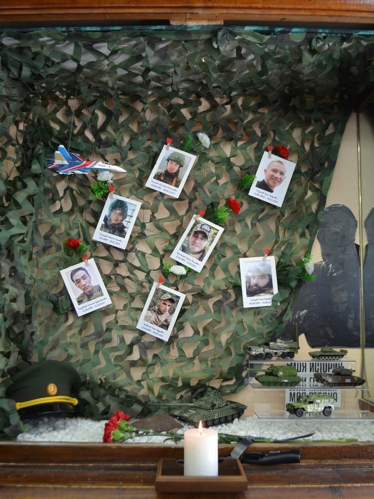 В Орловской области в школе №3 во Мценске открыли Стену Памяти, посвящённую подвигу выпускников, которые погибли при исполнении воинского долга в ходе спецоперации