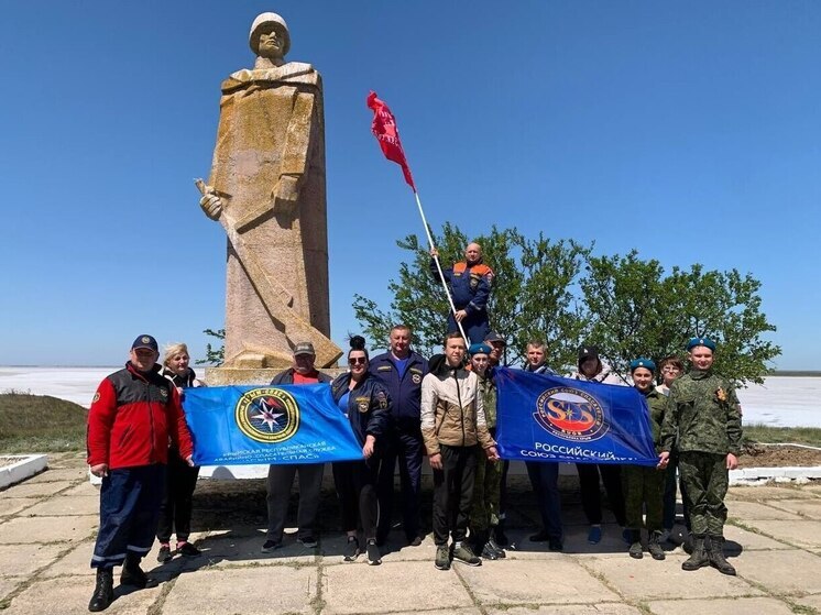 В Крыму спасатели обустроили мемориальный комплекс в труднодоступном месте
