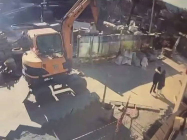 Опубликованы шокирующие подробности наезда экскаватора на школьницу во Владивостоке