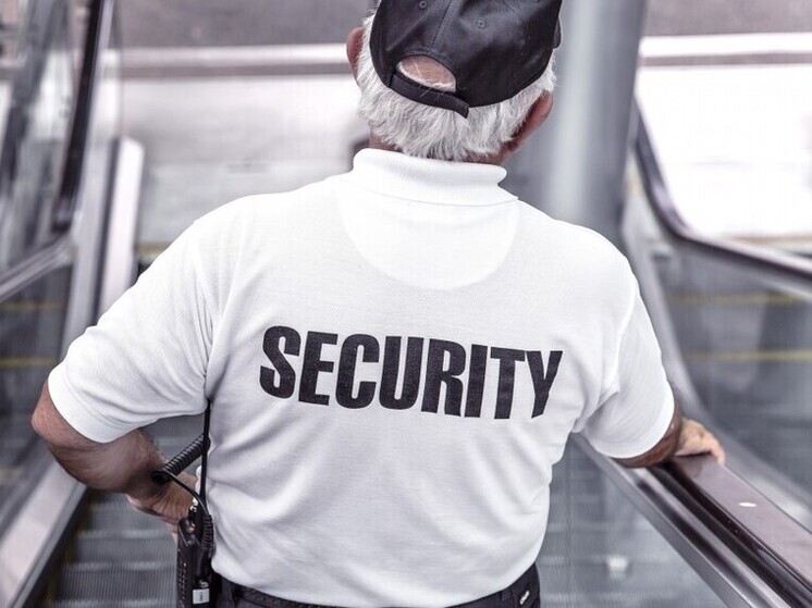 Охранник совершил суицид после обвинений в изнасиловании школьницы во Владивостоке