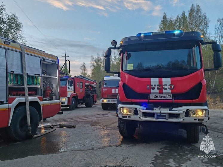 В Заокском районе пожарные МЧС потушили дачу