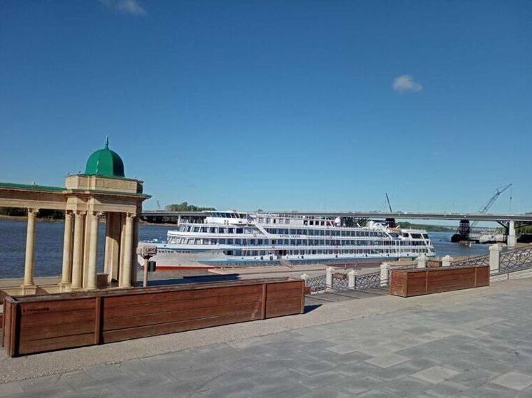 В Уфу причалил теплоход «Антон Чехов»