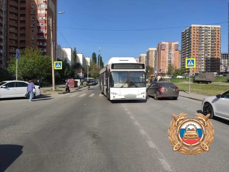 В Ростове-на-Дону пассажирский автобус совершил наезд на 12-летнюю школьницу