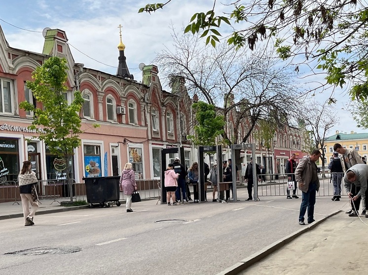 На Радищева установили противотанковые "ежи"