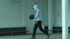 Появились кадры задержания мигранта, который пытался поджечь Покровский собор в Барнауле