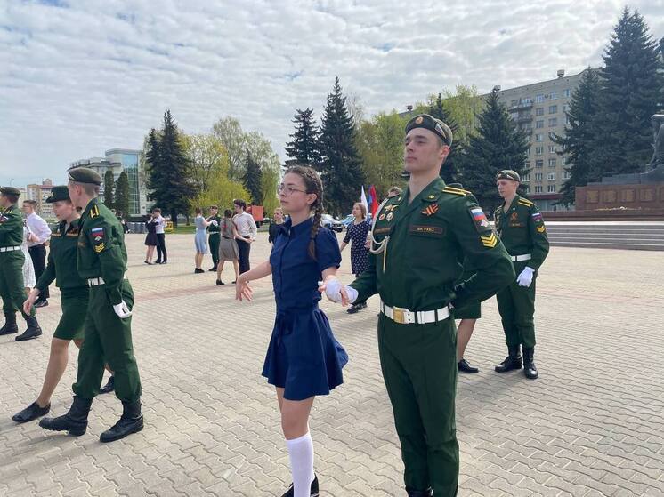 В Костроме прошла акция «Вальс Победы»