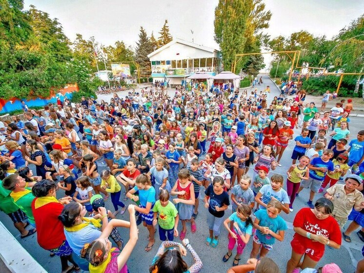 Почти десять тысяч детей из ЛНР отдохнут этим летом в разных уголках России