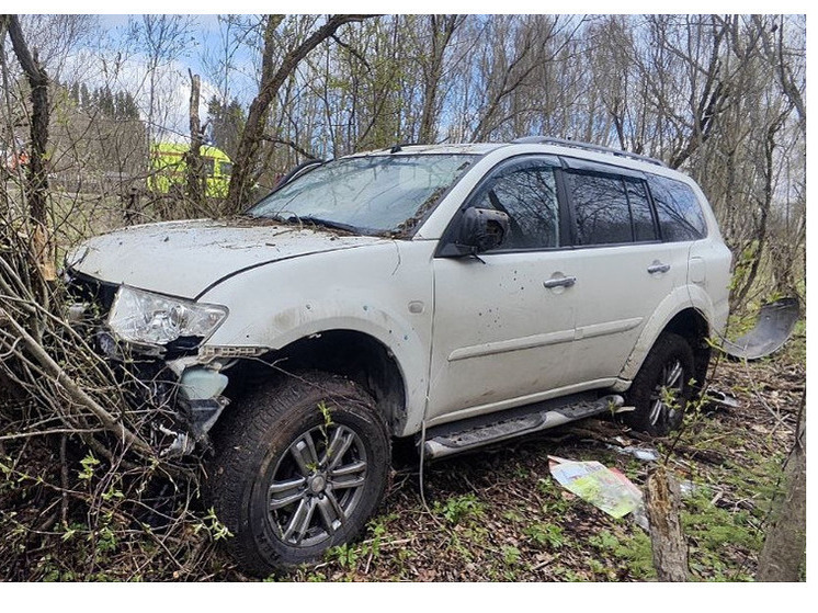 Водитель внедорожника уснул за рулем и вылетел в кювет под Череповцом