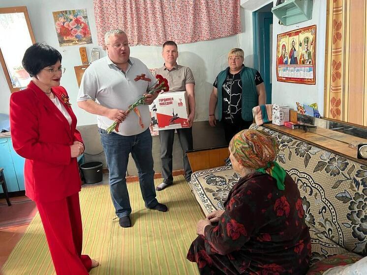 Глава Каменско-Днепровского округа и представители Новгородчины поздравили ветерана ВОВ