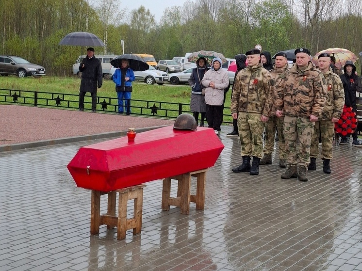 В Демянском округе захоронили останки 23-х бойцов и командиров Красной Армии