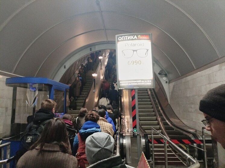 Эскалатор на «Петроградской» остановился за пять дней до капремонта