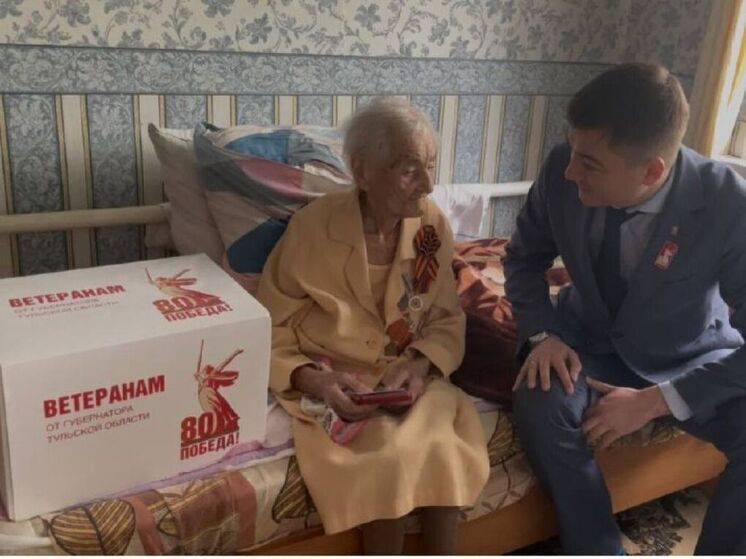 В Туле с Днем Победы поздравили 101-летнего ветерана из Суджи
