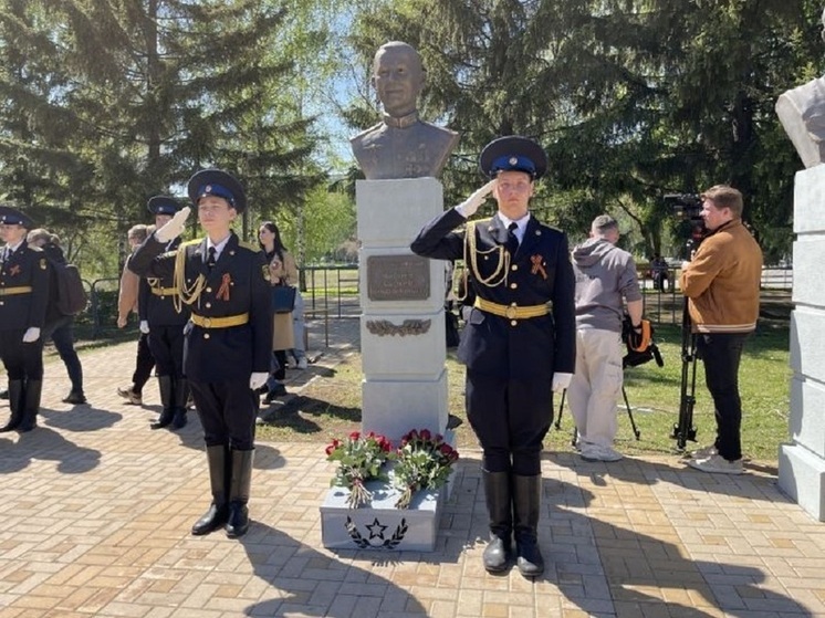 В Набережных Челнах увековечили память Героя России Сергея Чебнева