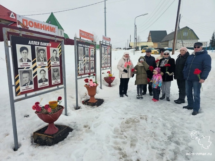 В Нарьян-Маре возложили цветы на Аллее Памяти