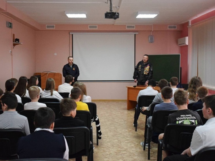 Для школьников Нарьян-Мара провели «Урок мужества»