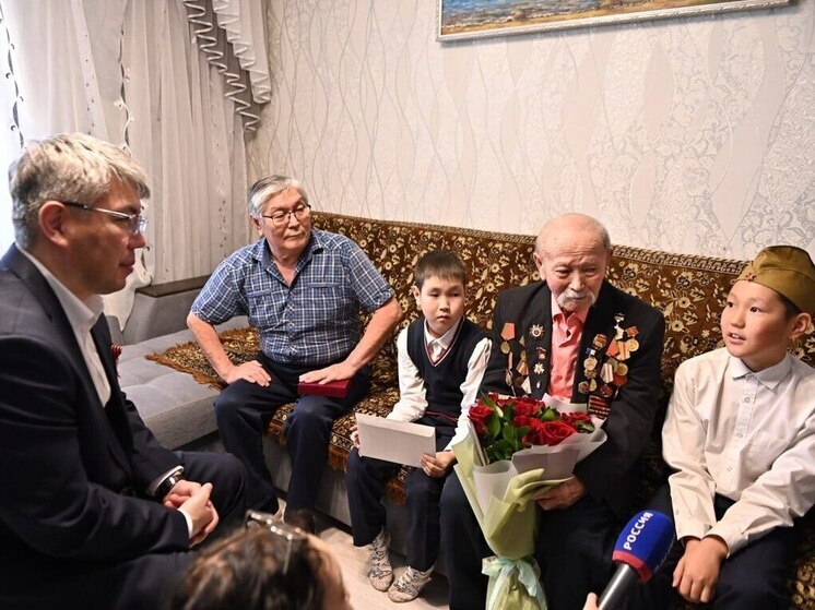 Глава Бурятии навестил ветеранов Великой Отечественной войны