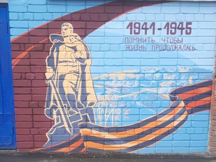 В Чебоксарах ко Дню Победы украшают фасады домов