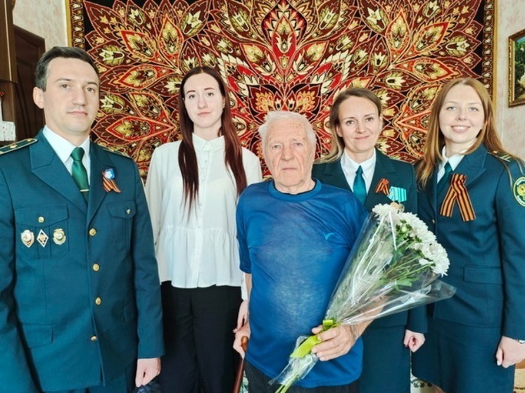 Смоленские таможенники поздравили  участников событий военных лет с Днем Победы