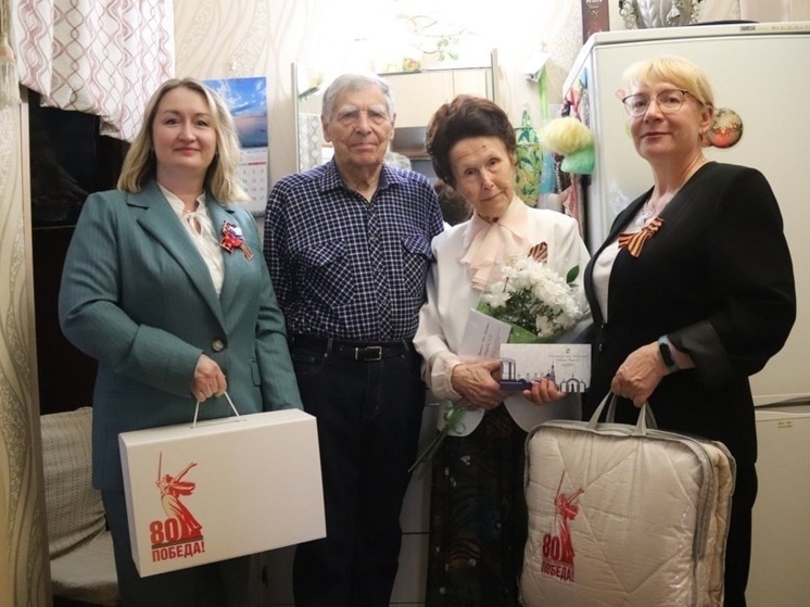 Блокадница Ленинграда получила от имени Главы Чувашии подарок ко Дню Победы