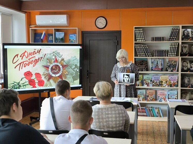 В библиотеке Токмака состоялась литературная композиция «Был месяц май»