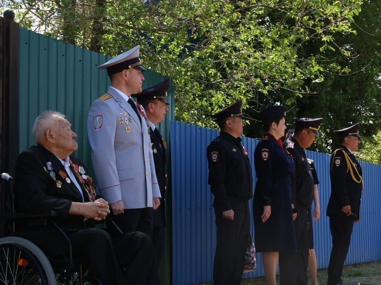 В Калмыкии стартовала патриотическая акция «Парад у дома ветерана»