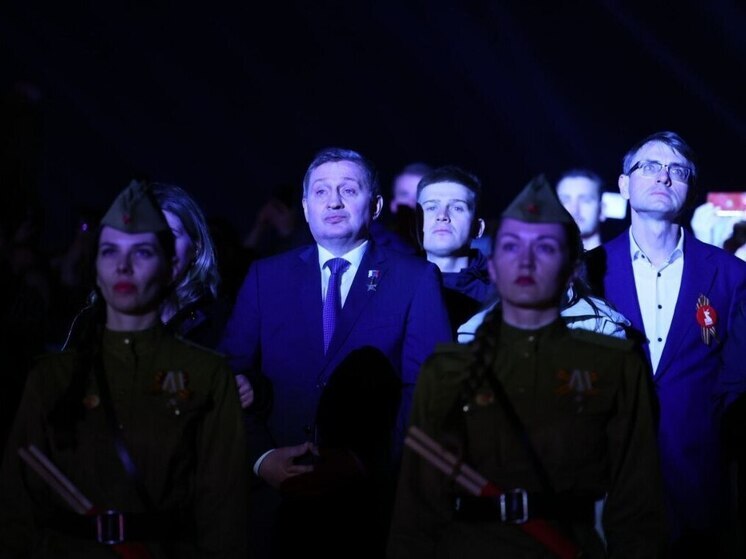 Бочаров вместе с волгоградцами и гостями региона посмотрел «Свет Великой Победы»