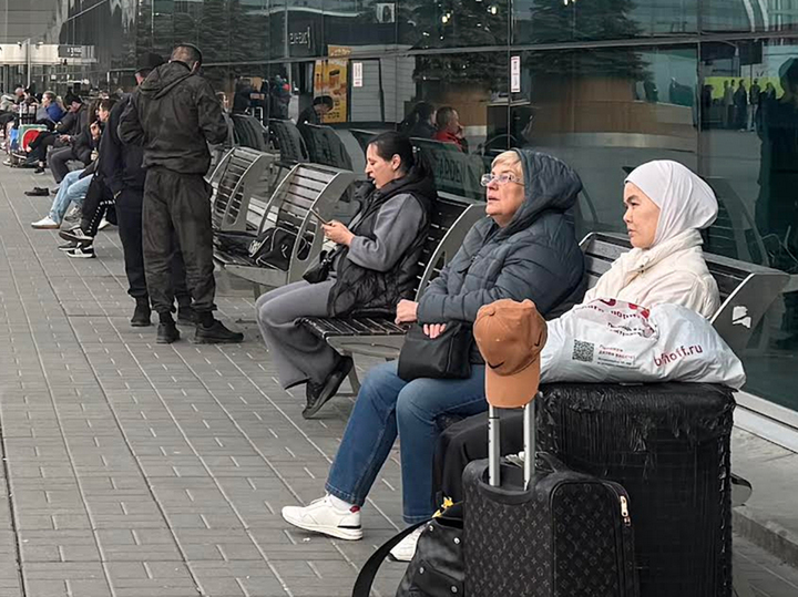 Ситуация в Домодедово становится странной: стойки регистрации закрыты, пассажиры рвут посадочные талоны