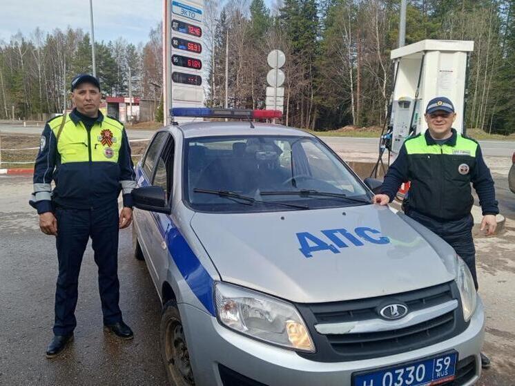 В Прикамье сотрудники ГАИ помогли водительнице с двумя маленькими детьми