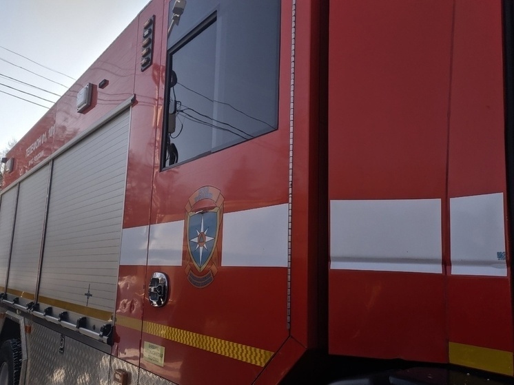 В Череповце потушили пожар в здании общежития, где проживают рабочие-мигранты «Северстали»