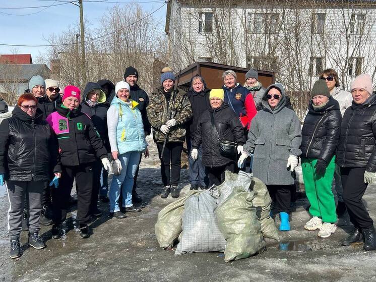 1000 человек вышли на первый в этом году субботник в Салехарде