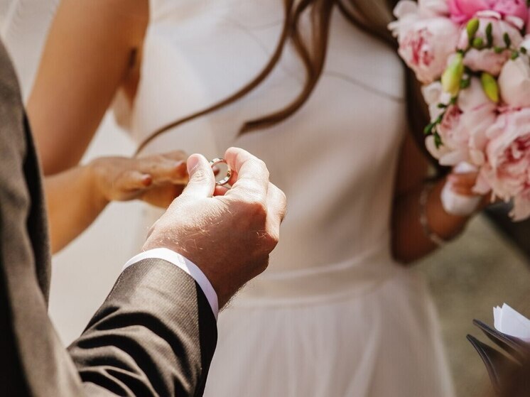 В апреле в Томской области зарегистрировали более 400 браков