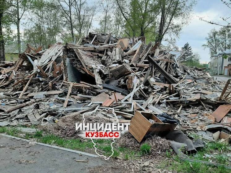 Кемеровчане пожаловались на строительный мусор, оставленный после сноса дома