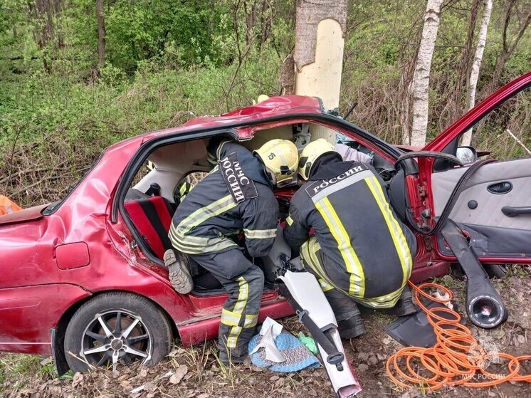В Муроме спасатели деблокировали девушку из перевернутой машины