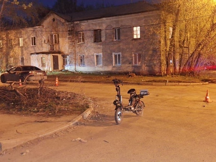 В Екатеринбурге трое детей на одном электровелосипеде попали в ДТП