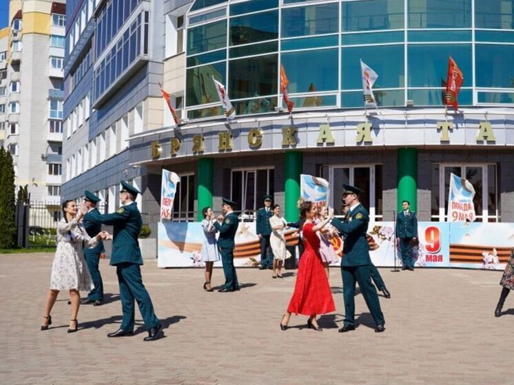 Брянские таможенники исполнили «Майский вальс» в честь Великой Победы