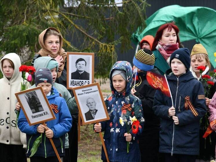 Торжественно-траурные митинги прошли в воинских мемориалах Псковского района