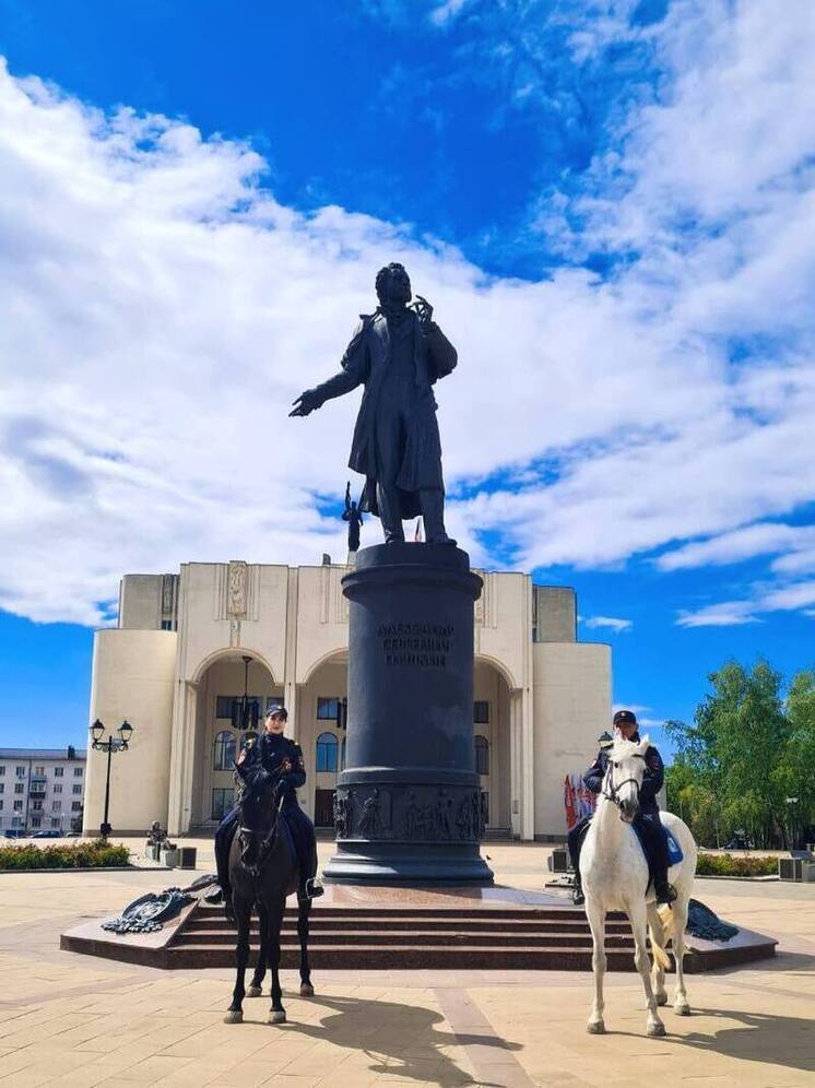 В Курске на охрану порядка вышли конные патрули