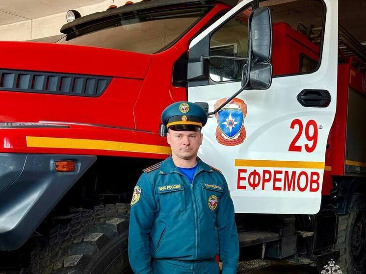 Сотрудник тульского МЧС спас пенсионера и его дочь из заколоченного дома