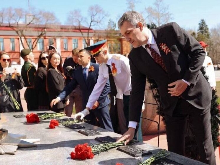 Губернатор Амурской области возложил цветы в память о погибших в годы ВОВ бойцах