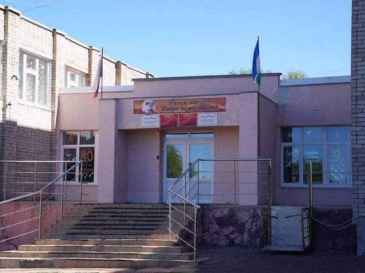 Радий Хабиров поручил отремонтировать крышу в школе села Алкино-2