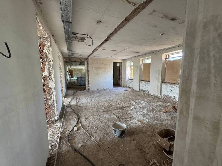 Подрядчик увеличит штат рабочих, чтобы сдать школу в Черногорске в срок