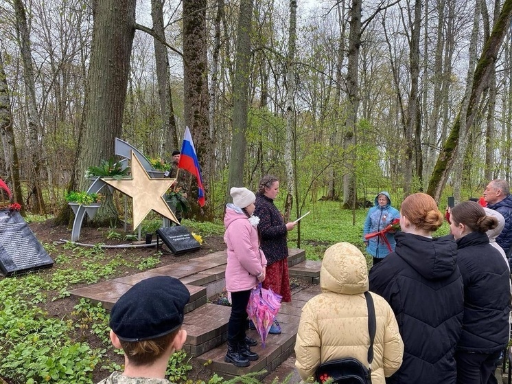 В Фалилеевском поселении провели митинги на братских захоронениях