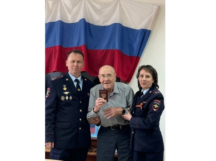 В Череповце накануне Дня Победы российский паспорт получил 86-летний житель Узбекистана
