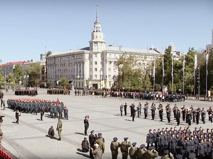Воронежцы в прямом эфире увидят военный парад на площади Ленина