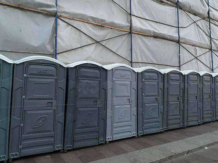 К мероприятиям в центре Петербурга установят более 100 мобильных туалетов