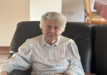 Прошли десятилетия с момента окончания Второй мировой войны. Физические раны затянулись, но душевные шрамы остались у детей войны — тех, кто родился незадолго до ее начала или появился на свет в ужасах оккупации. Души погибших в концлагерях и гетто не в состоянии рассказать о пережитых мучениях, но живые свидетели Холокоста еще могут поделиться своей историей. Новости Германии по-русски